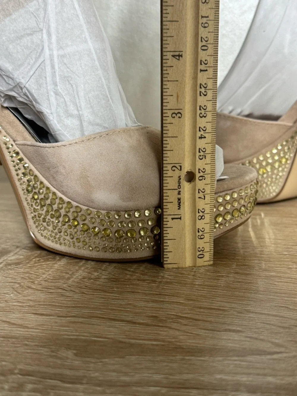 Vince Camuto Inna 9M Platform Jewel Embellishment Sandal Champagne Suede